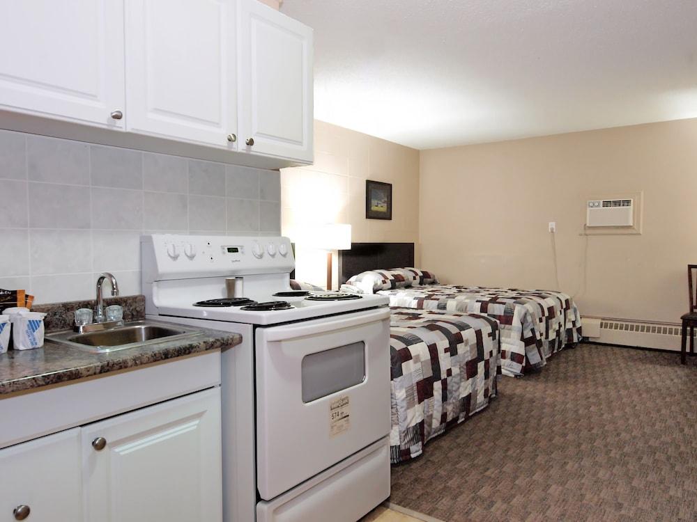 Canadian Motor Motel Grande Prairie