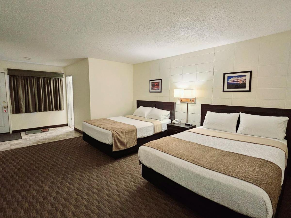 Canadian Motor 2* Grande Prairie