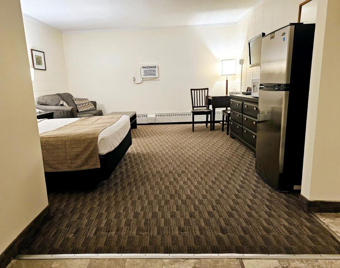 Canadian Motor Motel Grande Prairie