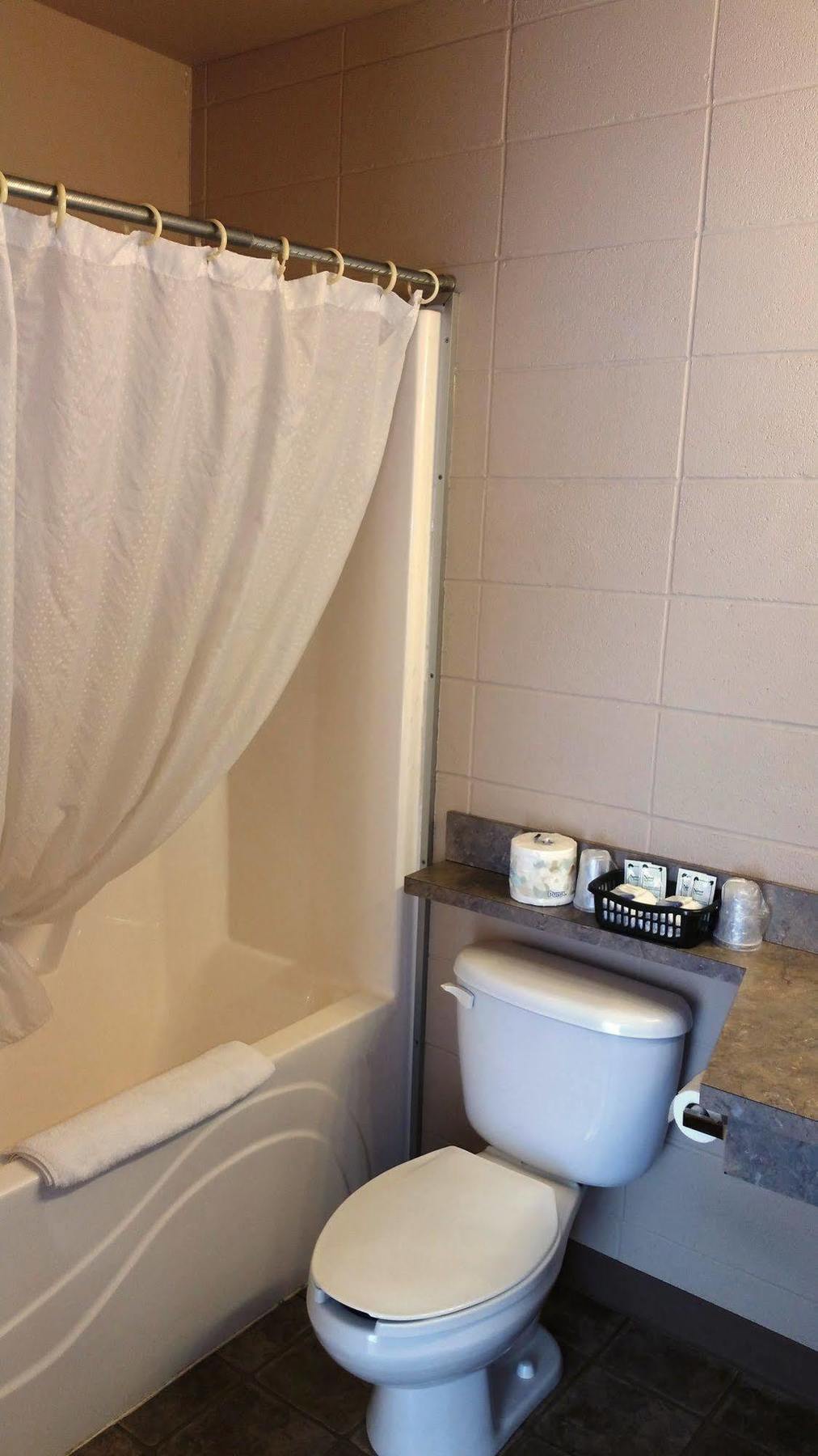 Canadian Motor Motel 2*